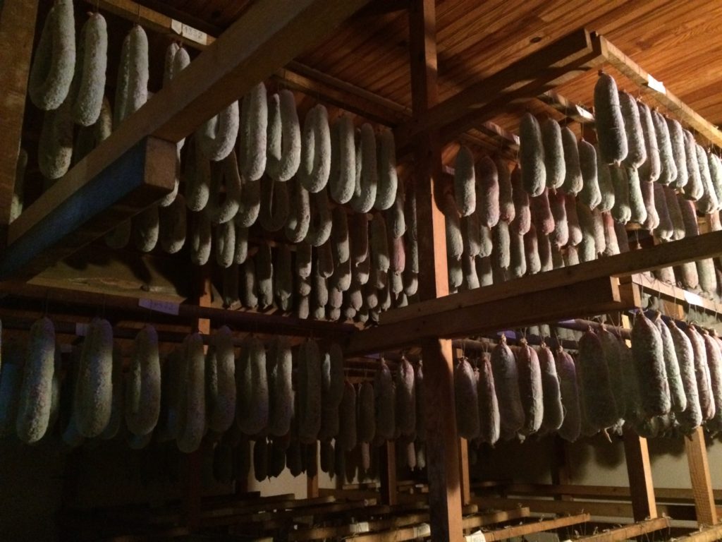 Séchoir de saucissons ardéchois