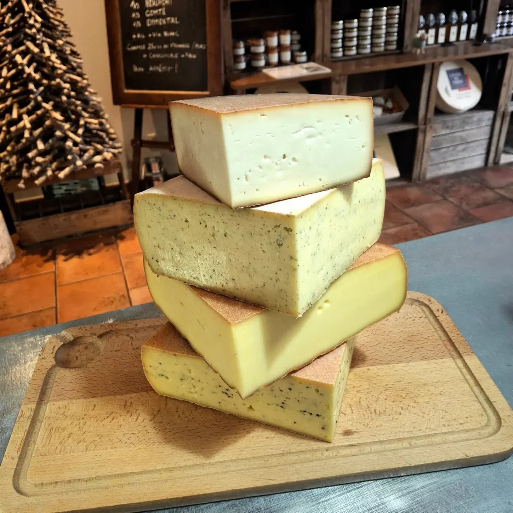 Fromages à raclette à L’Épicerie des Terroirs, Yutz